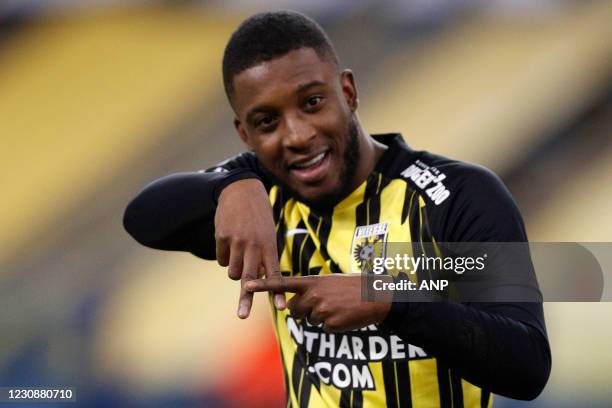 Riechedly Bazoer of Vitesse viert 1-0 tijdens de Nederlandse Eredivisie-wedstrijd tussen Vitesse Arnhem en RKC Waalwijk in het Gelredome op 30...