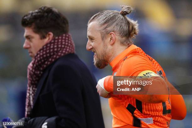 Vitesse keeper Remko Pasveer na afloop van de Nederlandse Eredivisie-wedstrijd tussen Vitesse Arnhem en RKC Waalwijk in het Gelredome op 30 januari...