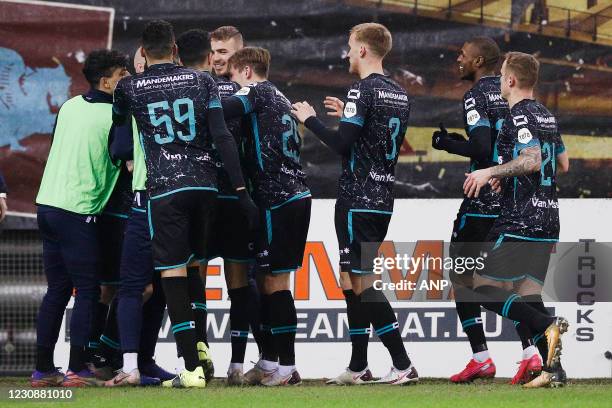 Richard van der Venne of RKC Waalwijk viert 1-1 met zijn teamgenoten tijdens de Nederlandse Eredivisie-wedstrijd tussen Vitesse Arnhem en RKC...