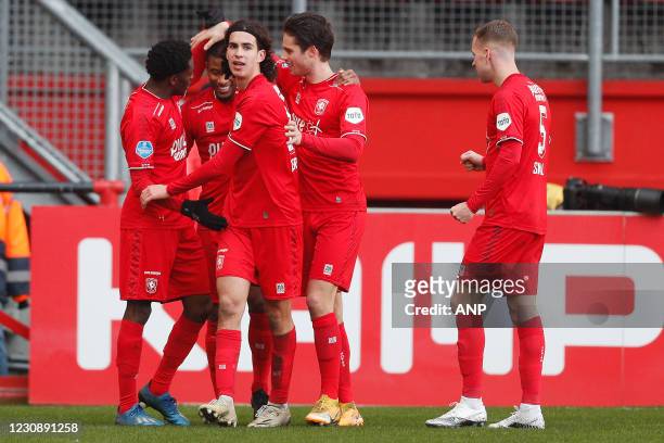 Queensy Menig of FC Twente viert zijn doelpunt, maar het doelpunt wordt afgekeurd tijdens de Nederlandse Eredivisie-wedstrijd tussen FC Twente en sc...
