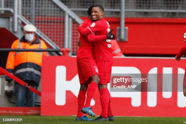 Queensy Menig of FC Twente viert zijn doelpunt, maar het doelpunt wordt afgekeurd tijdens de Nederlandse Eredivisie-wedstrijd tussen FC Twente en sc...