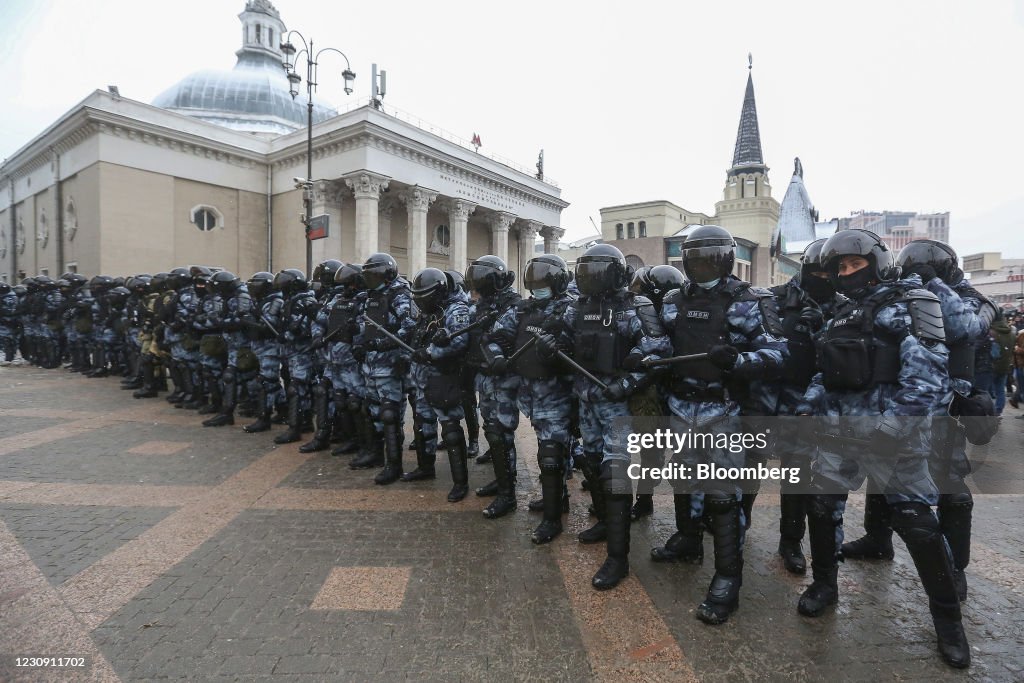 Kremlin Critic Alexey Navalny Supporters Stage Fresh Protest