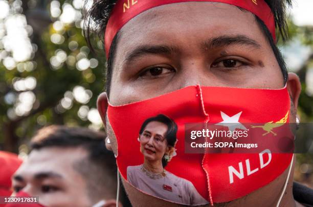 Supporter is seen wearing a NLD facemask during the demonstration. National League for Democracy supporters and Thai anti-Coup protesters rally...