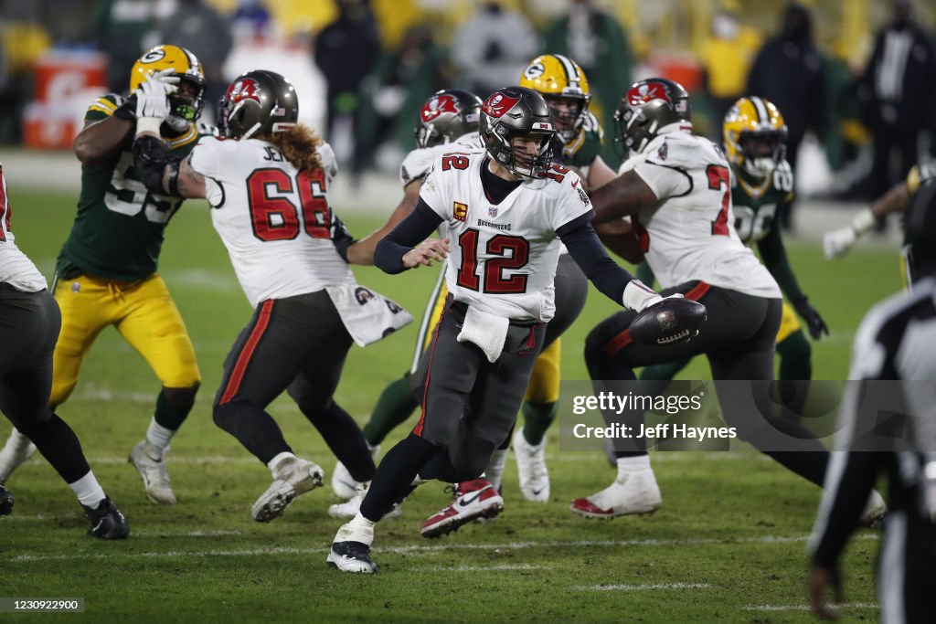 Tampa Bay Buccaneers QB Tom Brady in action vs Green Bay Packers at ...