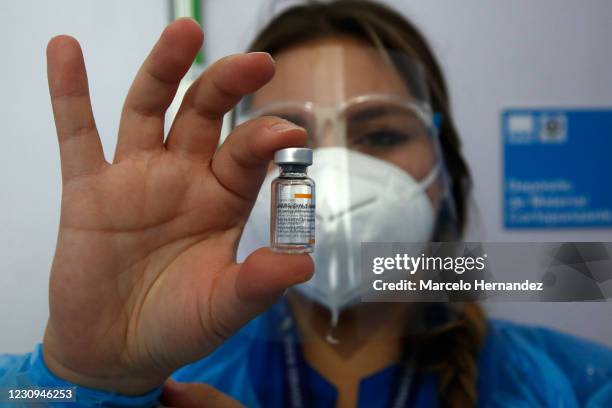 Rycef Injeks 1,080 Vax Chile Stock Photos, High-Res Pictures, and Images - Getty Images