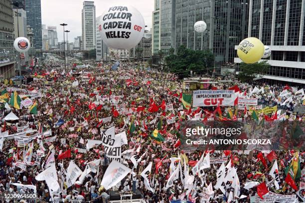 Some 400,000 people gather in downtown Sao Paulo on September 18, 1992 to demonstrate and demand the resignation of Brazilian President Fernando...