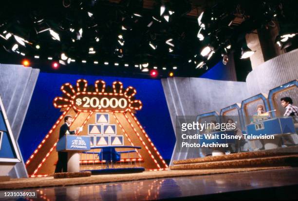 Dick Clark, Brynn Thayer, Gerald Anthony, Candice Earley, John Danelle, behind the scenes, making of the ABC tv game show series 'The $20,000...