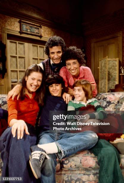 Ron Palillo, Helen Travolta, Elyssa Davalos, Dean M Solomon, Andrea McArdle promotional photo for the unaired pilot for the ABC tv series 'Horshak'.