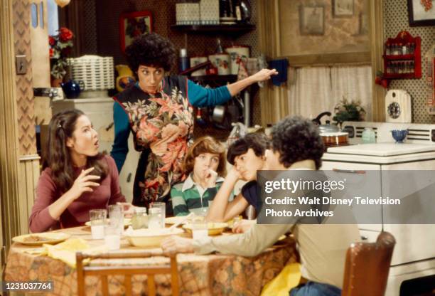 Helen Travolta, Elyssa Davalos, Andrea McArdle, Dean M Solomon, Ron Palillo appearing in the unaired pilot for the ABC tv series 'Horshak'.