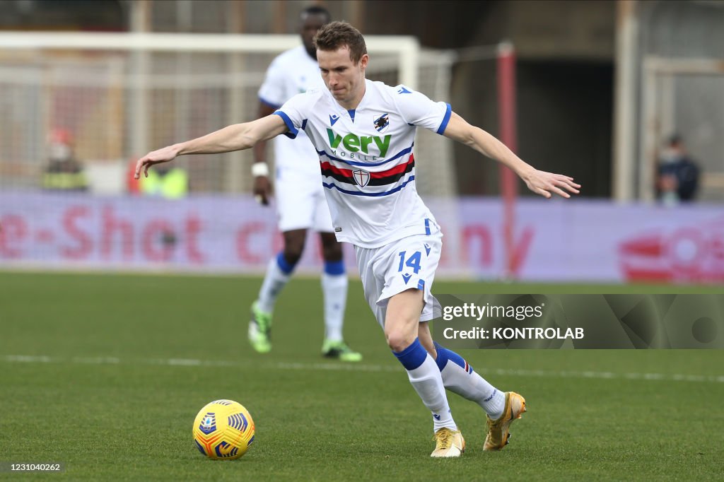 Sampdoria's Czech midfielder Jakub Jankto controls the ball...