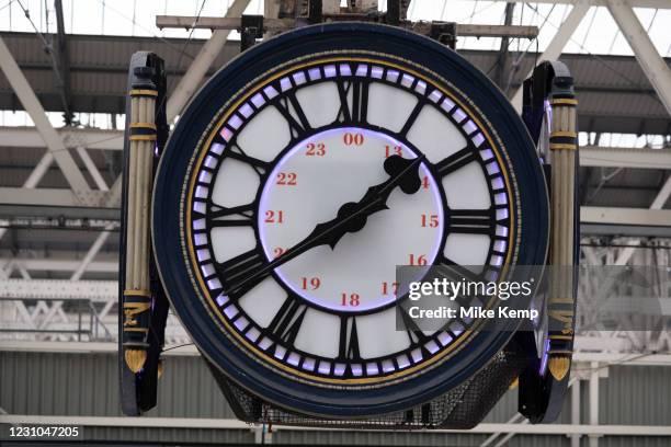 Waterloo Clock Platform Waterloo Clock Photos and Premium High Res Pictures - Getty Images
