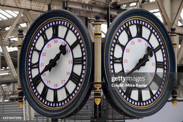 Waterloo Clock Platform Waterloo Clock Photos and Premium High Res Pictures - Getty Images