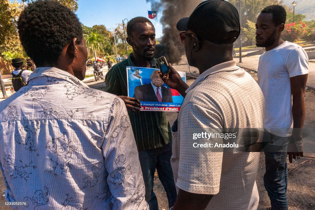 Haitians demonstrate President Jovenel Moise to give his resignation