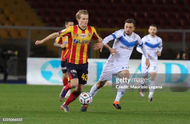 Morten Hjulmand of Lecce competes for the ball with Filip Jagiello of Brescia during the Serie B match between US Lecce and Brescia Calcio at Stadio...
