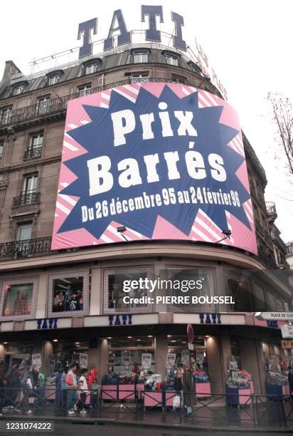 Photo d'un magasin Tati prise à Paris le 24 février 96. Cette chaîne de grands magasins, fondée en 1948 par Jules Ouaki, fête ses 50 ans cette année....