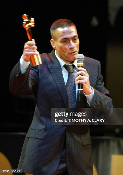 Belgian actor Jean Claude Van Damme holds his Honorary Award during the 2004 Bollywood Movie Awards at the Trump Taj Mahal, 01 May 2004, in Atlantic...