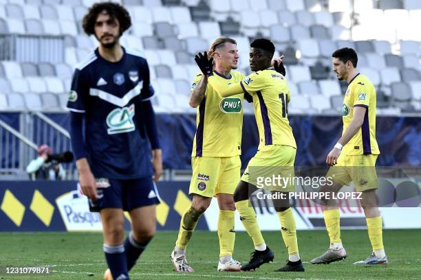 Toulouse's team players celebrate after winning at the end of the French cup football match between Girondins de Bordeaux and Toulouse on February...