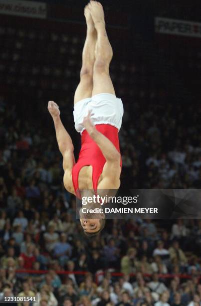 L'Espagnol Gervasio Deffer effectue sa démonstration au sol, le 19 octobre 2002, lors concours de qualification des XIes Internationaux de France de...