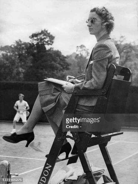 Famous British tennis player Mary Hardwick umpires at the Junior Lawn tennis championships here 05 september 1938 in Wimbledon.