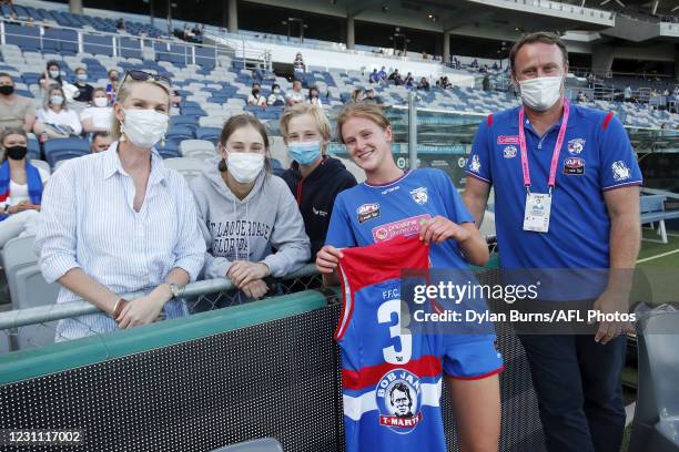 Isabella Grant of the Bulldogs poses with her father and bulldogs champion Chris Grant and family after receiving her jumper before the 2021 AFLW...