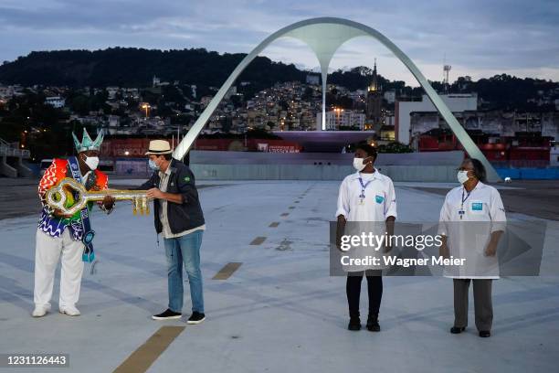 Mayor of Rio de Janeiro, Eduardo Paes receives the key of the city from King Momo during a ceremony to inaugurate the special lighting in homage to...