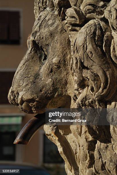 winter sun & shadows on an old stone lion - bernard grua stock pictures, royalty-free photos & images