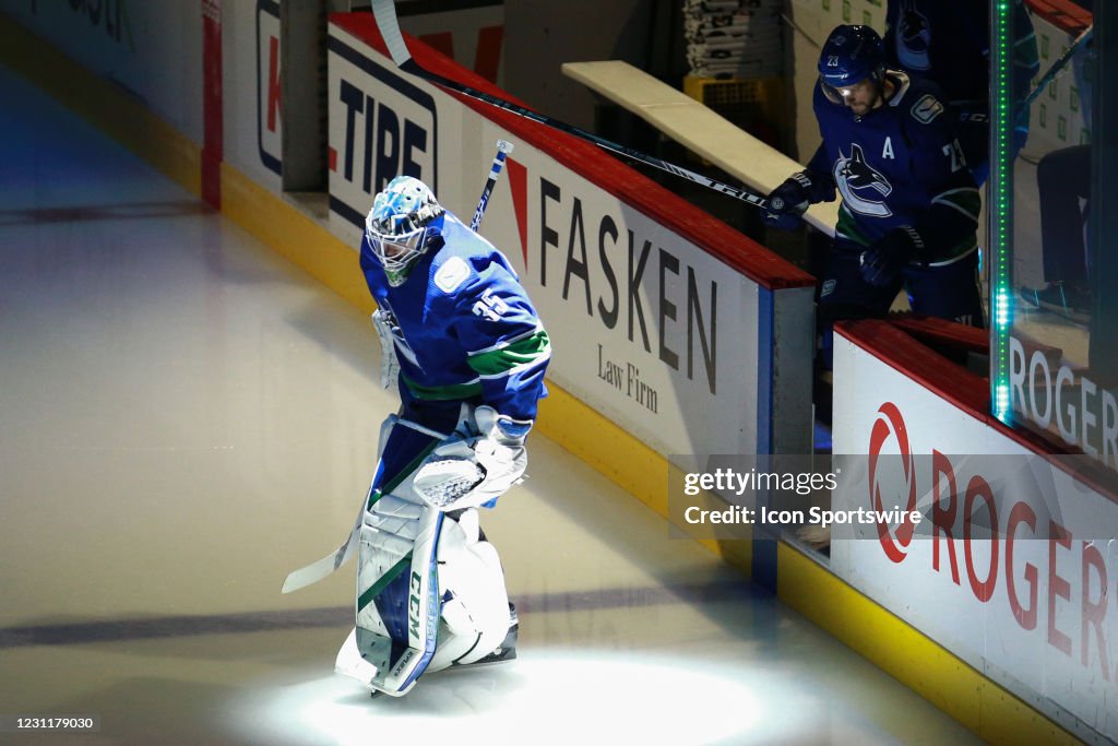 NHL: FEB 13 Flames at Canucks