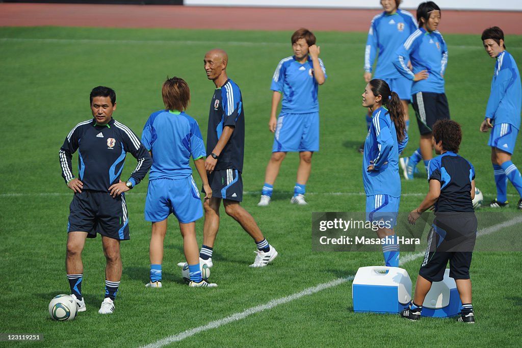 Qualification Final Round Preparations - Women's Olympic Football London 2012