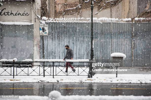 February 2021, Greece, Athen: A man goes for a walk during a snowstorm. Photo: Socrates Baltagiannis/dpa