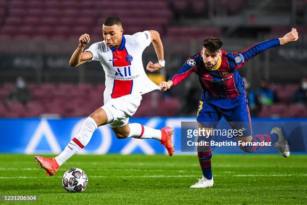 Kylian MBAPPE of Paris Saint Germain and Gerard PIQUE of FC Barcelona during the UEFA Champions League round of 16, first leg match between FC...