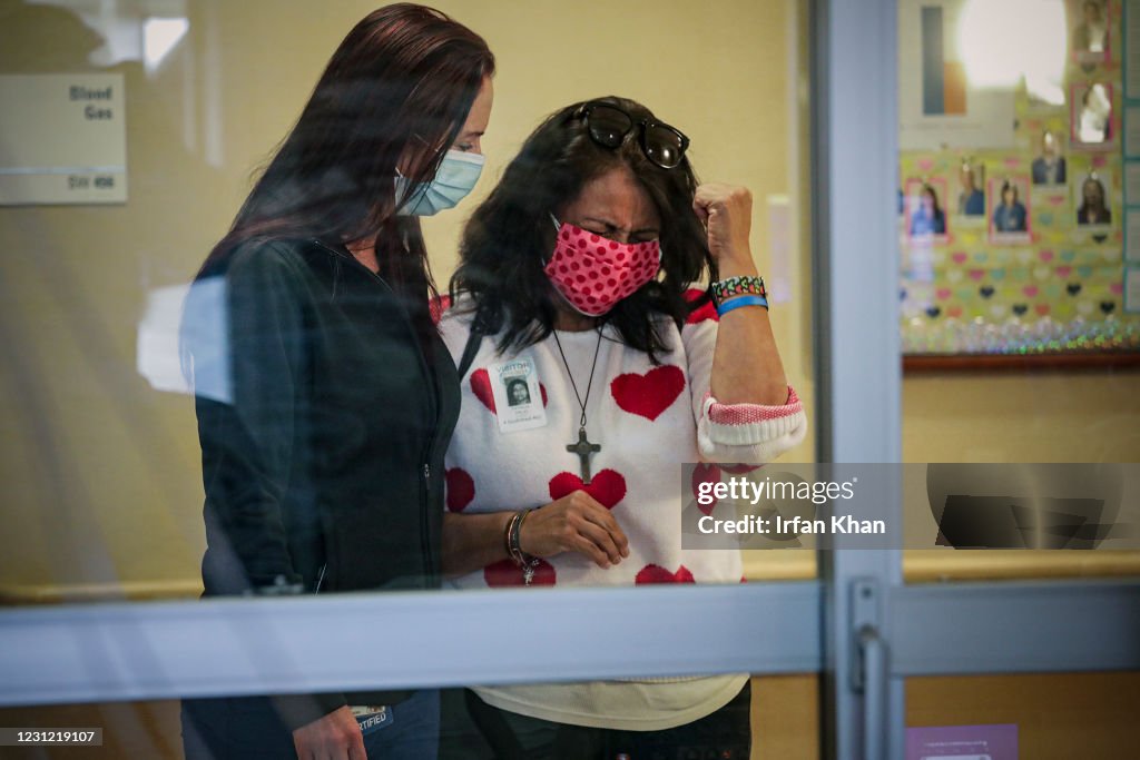 Mariachi band plays for a COVID-19 patient on ventilator at hospital.