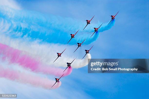 red white and blue arrows - airshow stockfoto's en -beelden