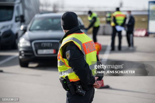 Officers of the Federal Police control car drivers at the German-Czech border in an attempt to stem the spread of the new coronavirus variants, in...