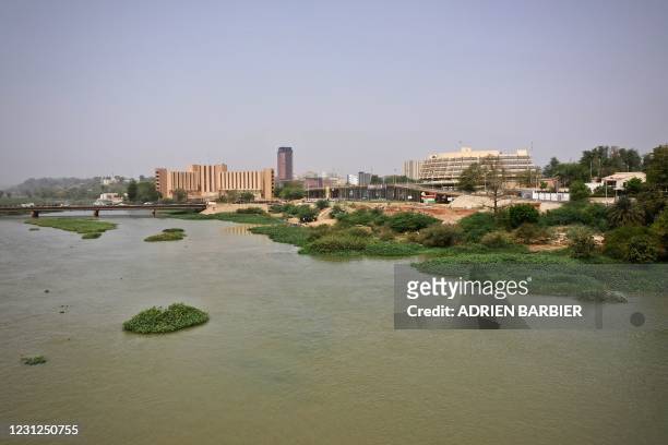 This arial view taken February 18, 2021 shows the Niger river flowing through the Niger capital Niamey.