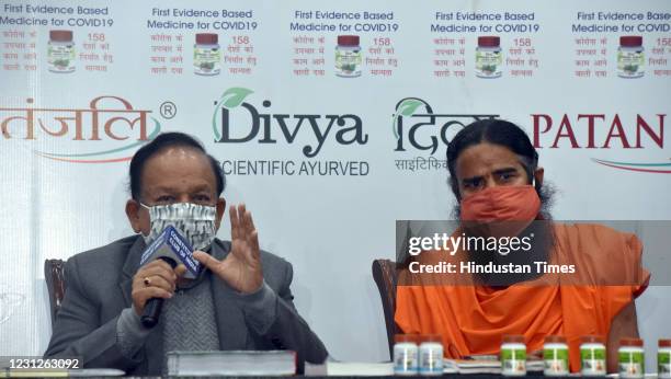 Dr Ramdev 86 Earth Sciences Dr Harsh Vardhan Stock Photos, High-Res Pictures, and ...