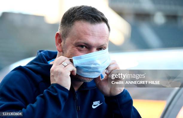 Hertha Berlin's Hungarian head coach Pal Dardai uses a face mask prior to the German first division Bundesliga football match Hertha Berlin vs RB...