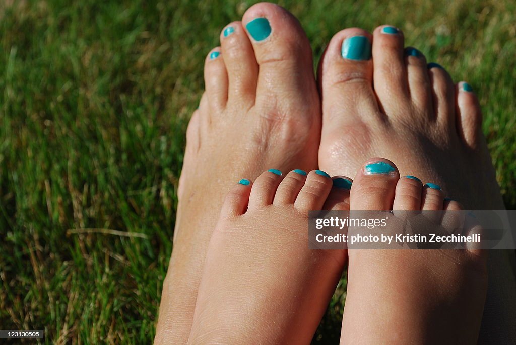 Mother and daughter feet