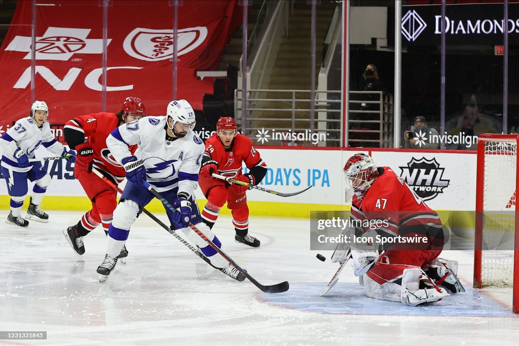 NHL: FEB 22 Lightning at Hurricanes