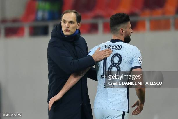 Chelsea's German head coach Thomas Tuchel greets Chelsea's French striker Olivier Giroud during the UEFA Champions League round of 16 first leg...