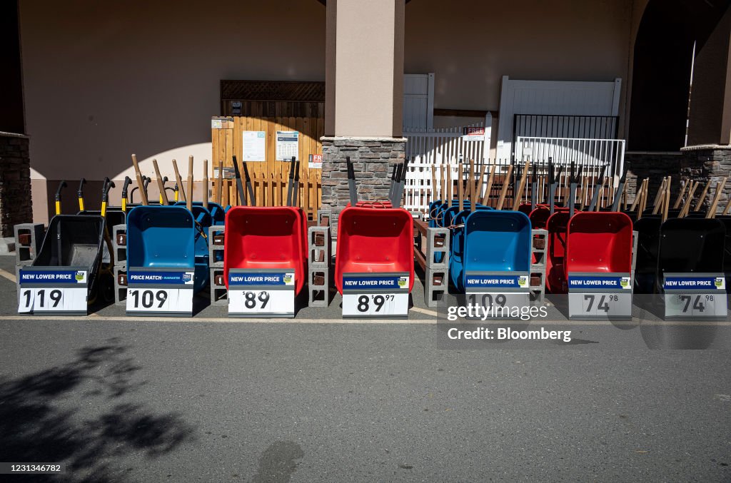 A Lowe's Store Ahead Of Earnings Figures