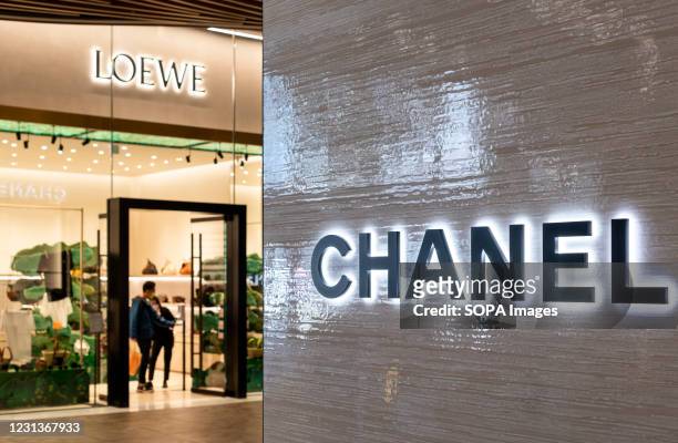 399 Chanel Shopping Center Photos and Premium High Res Pictures - Getty  Images