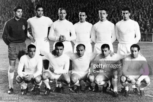 The Real Madrid team is pictured before a match in 1962, in Madrid. The standing players are : Vicente Train, Marcos Alonso Imaz called "Marquitos",...