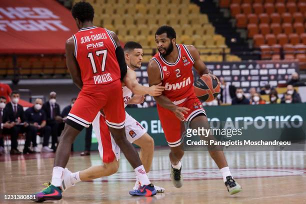 Aaron Harrison, #2 of Olympiacos Piraeus competes with Iffe Lundberg, #1 of CSKA Moscow during the 2020/2021 Turkish Airlines EuroLeague Regular...