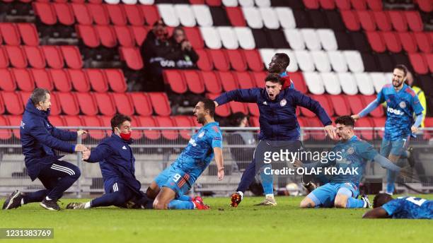 Olympiakos' players celebrate after scoring during the UEFA Europa League round of 32 second-leg football match between PSV Eindhoven and Olympiakos...