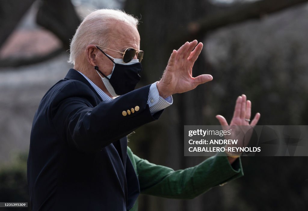 TOPSHOT-US-POLITICS-BIDEN-DEPARTURE