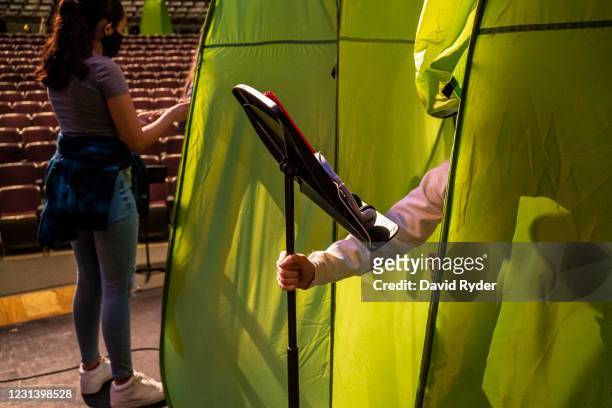 Jessi McIrvin removes a music stand from her pop-up tent during choir class at Wenatchee High School on February 26, 2021 in Wenatchee, Washington....