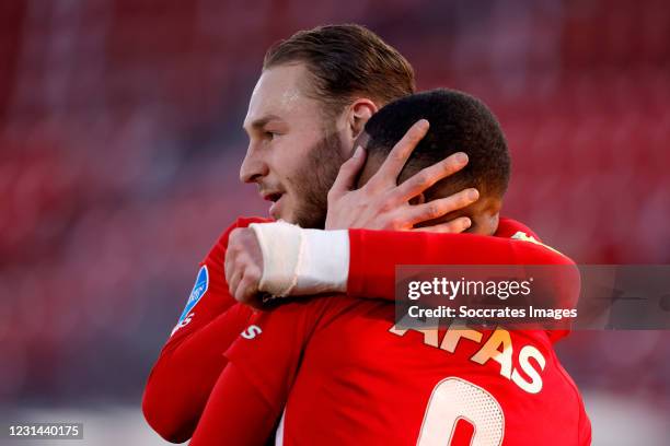 Myron Boadu of AZ Alkmaar celebrates 3-2 Teun Koopmeiners of AZ Alkmaar during the Dutch Eredivisie match between AZ Alkmaar v Feyenoord at the AFAS...