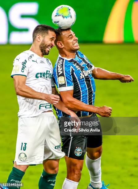 Luan Garcia of Palmeiras and Diego Souza of Gremio fight for the ball during the match between Gremio and Palmeiras as part of 2020 Copa do Brasil...