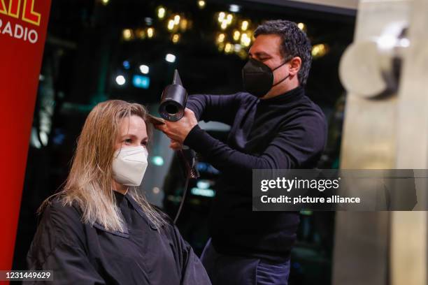 March 2021, Berlin: Customer Claudia gets her hair done in Shan Rahimkhan's barbershop after the reopening. After weeks of forced break due to the...