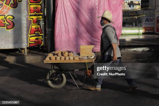 Mamey vendor in the streets of Iztapalapa during the COVID-19 emergency and the orange epidemiological traffic light in Mexico City. Starting this...